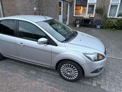 Grijs Gebruikt 2010 Ford Focus Ghia Hatchback | € 2.800 (Eerlijke prijs)
