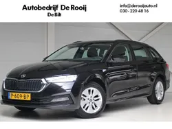 Zwart, metallic lak Gebruikt 2022 Skoda Octavia Business Line Stationwagen | € 21.500 (Goede deal)