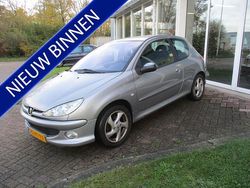 Zilver (metallic) Gebruikt 2004 Peugeot 206 Hatchback | € 1.760 (Eerlijke prijs)