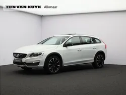 Wit Gebruikt 2018 Volvo V60 CC Stationwagen | € 26.950 (Eerlijke prijs)