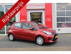 Rood Gebruikt 2015 Toyota Yaris Hatchback | € 13.900 (Eerlijke prijs)