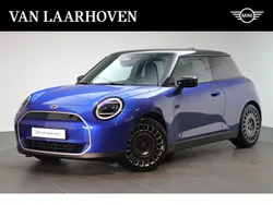Blauw Gebruikt 2025 Mini Cooper Favoured Hatchback | € 31.950