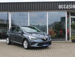 Grijs Gebruikt 2022 Renault Clio V Equilibre Hatchback | € 16.950 (Eerlijke prijs)