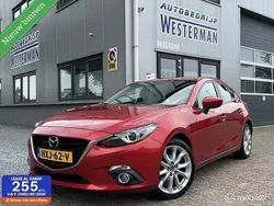Rood, metallic lak Gebruikt 2017 Mazda 3 Hatchback | € 15.750 (Eerlijke prijs)