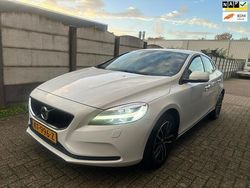 Wit Gebruikt 2016 Volvo V40 Hatchback | € 13.699 (Eerlijke prijs)