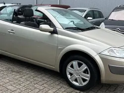 Beige Gebruikt 2004 Renault Mégane Cabriolet Komfort Cabriolet | € 1.950 (Eerlijke prijs)