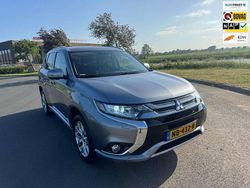Grijs, metallic lak Gebruikt 2016 Mitsubishi Outlander P-HEV SUV | € 15.950 (Eerlijke prijs)