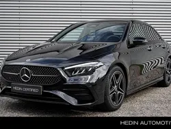 Zwart, metallic lak Gebruikt 2023 Mercedes A180 AMG line Sedan | € 34.995 (Iets duurder)