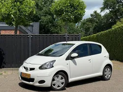 Wit Gebruikt 2011 Toyota Aygo Comfort Hatchback | € 3.490 (Eerlijke prijs)