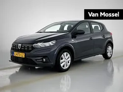 Grijs Gebruikt 2021 Dacia Sandero Essentiel Hatchback | € 10.940 (Goede deal)