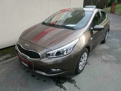 Bruin Gebruikt 2014 Kia Ceed Sedan | € 10.490 (Eerlijke prijs)