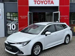 Wit Gebruikt 2023 Toyota Corolla Hybrid Stationwagen | € 26.400
