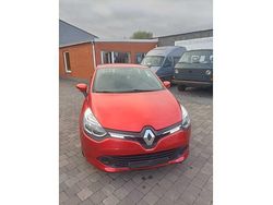 Oranje Gebruikt 2015 Renault Clio IV Dynamique Hatchback | € 5.950 (Eerlijke prijs)