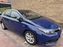 Gebruikt 2017 Toyota Auris Hybrid Sedan | € 14.750 (Eerlijke prijs)