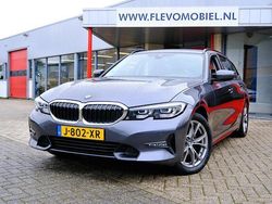Grijs Gebruikt 2020 BMW 318 Executive Stationwagen | € 21.950 (Eerlijke prijs)
