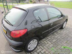 Zwart Gebruikt 2003 Peugeot 206 Hatchback | € 1.150 (Eerlijke prijs)