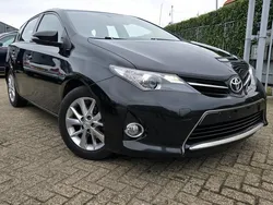 Zwart, metallic lak Gebruikt 2014 Toyota Auris Hatchback | € 7.999