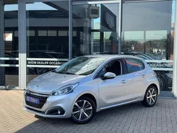 Grijs Gebruikt 2017 Peugeot 208 Allure Hatchback | € 8.800 (Eerlijke prijs)