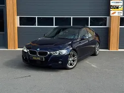 Blauw Gebruikt 2018 BMW 330 Executive Sedan | € 22.450 (Eerlijke prijs)