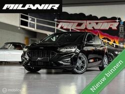 Zwart Gebruikt 2020 Ford Focus ST-Line Hatchback | € 20.945 (Eerlijke prijs)