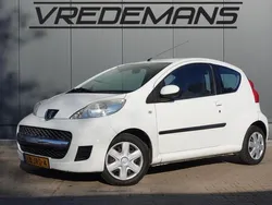 Wit, metallic lak Gebruikt 2009 Peugeot 107 Hatchback | € 650 (Super prijs)