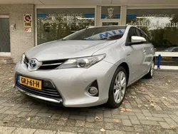 Grijs, metallic lak Gebruikt 2014 Toyota Auris Touring Sports Stationwagen | € 14.900 (Eerlijke prijs)