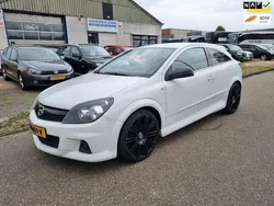 Wit Gebruikt 2011 Opel Astra GTC Sport Hatchback | € 3.250 (Eerlijke prijs)