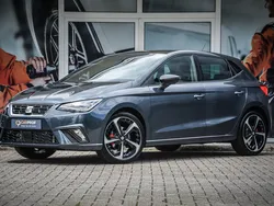 Grijs, metallic lak Gebruikt 2024 Seat Ibiza Business Hatchback | € 34.950