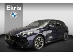 Tanzanite blue metallic (blauw metallic) Gebruikt 2025 BMW 120 Shadowline Hatchback | € 50.150 (Iets duurder)