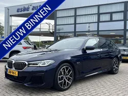 Blauw, metallic lak Gebruikt 2023 BMW 530 M Sport Stationwagen | € 47.950 (Goede deal)