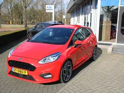 Rood Gebruikt 2018 Ford Fiesta ST-Line Hatchback | € 12.450 (Eerlijke prijs)
