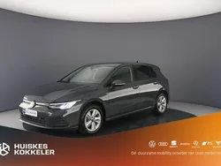 Grijs Gebruikt 2023 VW Golf VIII Life Hatchback | € 29.900 (Eerlijke prijs)