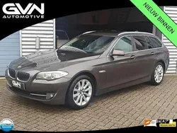 Bruin, metallic lak Gebruikt 2010 BMW 525 Executive Stationwagen | € 8.950 (Eerlijke prijs)