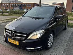 Zwart Gebruikt 2014 Mercedes B220 Prestige MPV | € 10.750 (Eerlijke prijs)