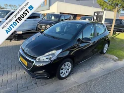 Zwart Gebruikt 2018 Peugeot 208 Signature Sky Hatchback | € 6.449 (Goede deal)
