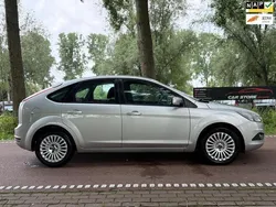 Grijs, metallic lak Gebruikt 2010 Ford Focus Titanium Hatchback | € 2.499 (Goede deal)