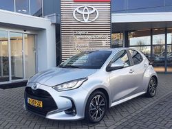Grijs Gebruikt 2023 Toyota Yaris Hybrid Business Edition Hatchback | € 20.990 (Eerlijke prijs)