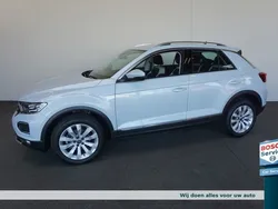 Wit Gebruikt 2022 VW T-Roc Business SUV | € 29.895 (Eerlijke prijs)