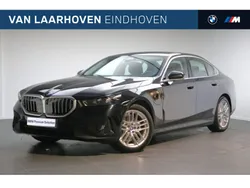 Saphirschwarz (donker zwart metallic) Gebruikt 2024 BMW 530e Comfort Edition Sedan | € 55.950 (Eerlijke prijs)