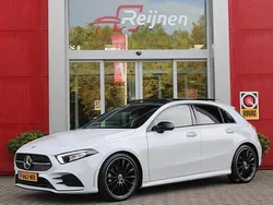 Wit Gebruikt 2022 Mercedes A180 AMG line Hatchback | € 30.945 (Eerlijke prijs)