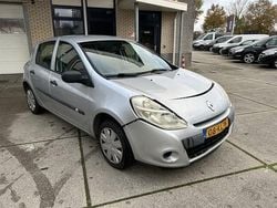 Grijs Gebruikt 2010 Renault Clio II Hatchback | € 999 (Super prijs)