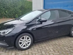 Zwart Gebruikt 2016 Opel Astra Innovation Hatchback | € 5.975 (Iets duurder)