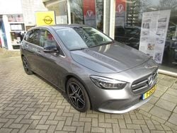 Grijs, metallic lak Gebruikt 2020 Mercedes B250 MPV | € 29.900 (Goede deal)