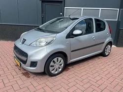 Grijs Gebruikt 2010 Peugeot 107 Urban Move Hatchback | € 3.490 (Eerlijke prijs)