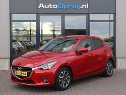 Rood (metallic) Gebruikt 2015 Mazda 2 Hatchback | € 12.995 (Eerlijke prijs)