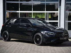 Zwart Gebruikt 2023 Mercedes A250 AMG line Hatchback | € 42.875