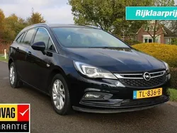 Blauw, metallic lak Gebruikt 2018 Opel Astra Innovation Stationwagen | € 10.900 (Eerlijke prijs)