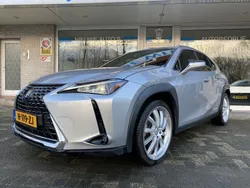 Grijs, metallic lak Gebruikt 2019 Lexus UX Business Edition SUV | € 23.950 (Goede deal)