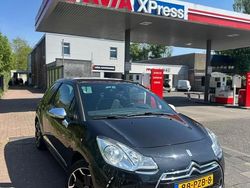 Zwart (metallic) Gebruikt 2011 Citroën DS3 So Chic Hatchback | € 3.990