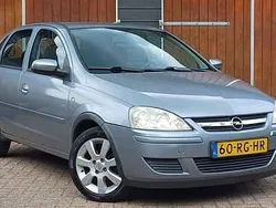 Grijs, metallic lak Gebruikt 2005 Opel Corsa Hatchback | € 1.850 (Eerlijke prijs)